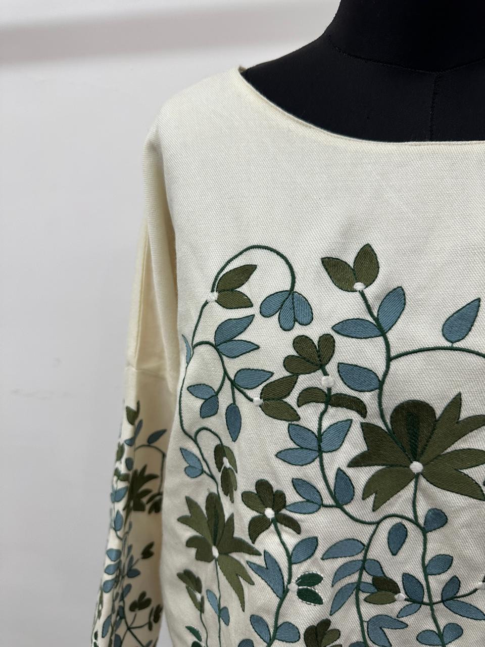 myM_AJ-022_embroiderypullover